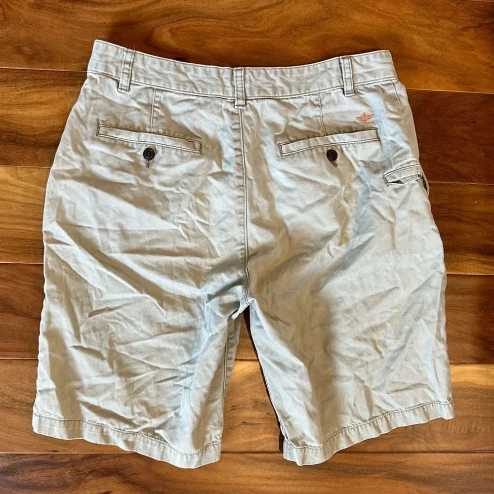 Dockers Tan Flat Front Shorts size 32